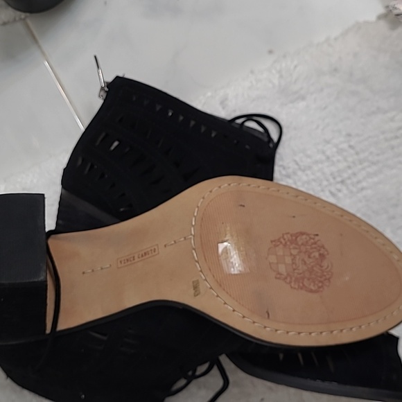 VINCE CAMUTO Suede Tarita Laser-Cut Sandals 11.5 - Picture 3 of 6